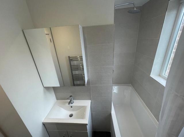 6 bed house — Codrington Street, Newtown