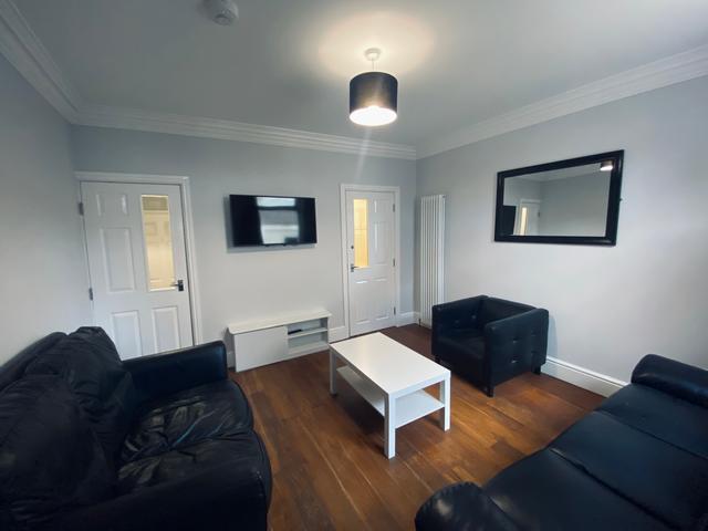 5 bed house — Walton Road, Ecclesall