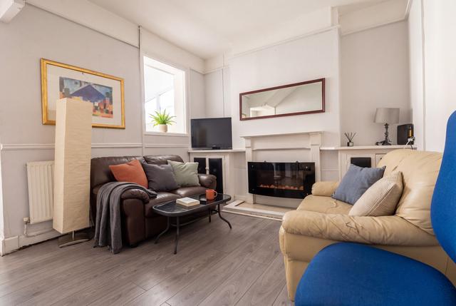 5 bed house — Minny Street, Cathays