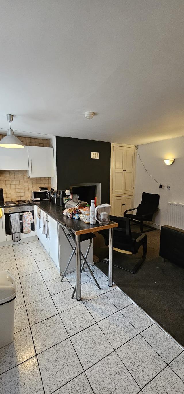 4 bed house — Trelawn Avenue, Headingley