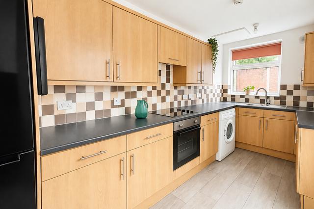4 bed house — Charlotte Road, Highfield