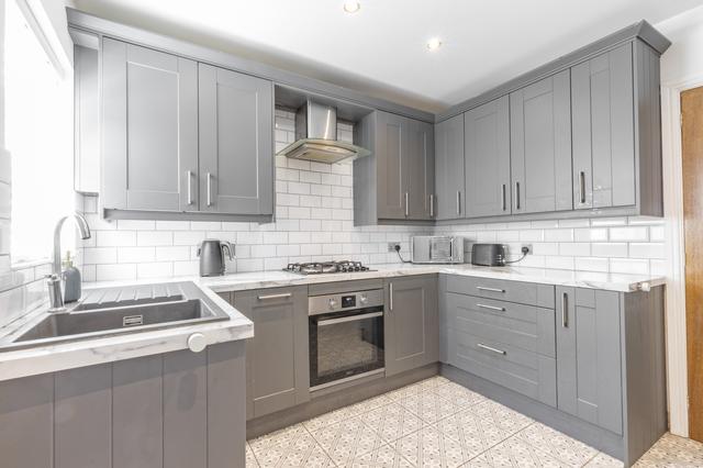 2 bed house — Chatham Avenue, Newland