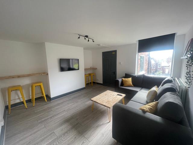5 bed house — Springbank Road, Sandyford