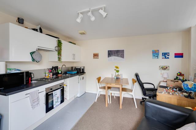 1 bed apartment — Furzehill Road, Mutley Plain
