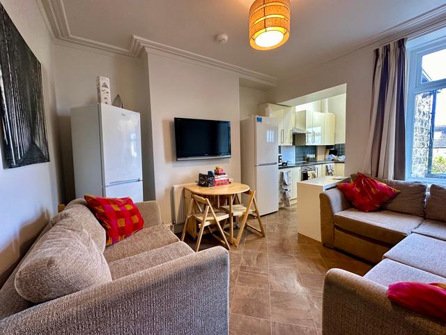 5 bed house — Melbourn Road, Crookes
