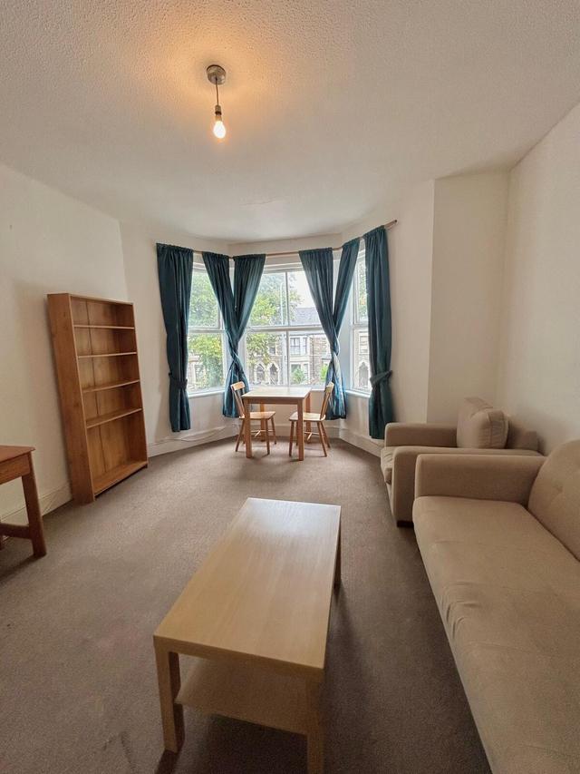 1 bed apartment — Richmond Road, Roath