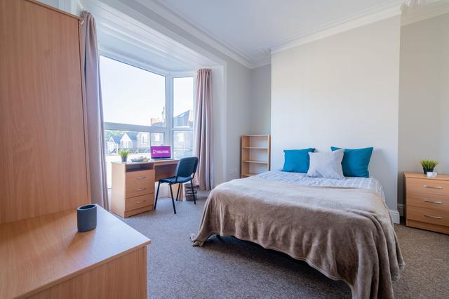 5 bed house — Windsor Street, Uplands