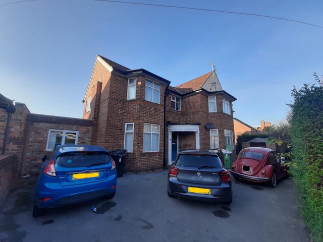 9 bed house — Green Dykes Lane, Hull Road