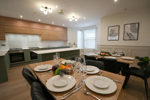 7 bed house — Gwydr Crescent, Uplands