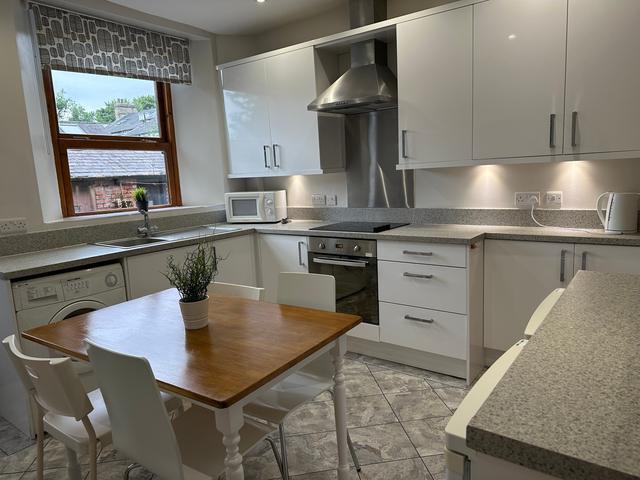 3 bed house — Hawthorne Terrace, Broomhill