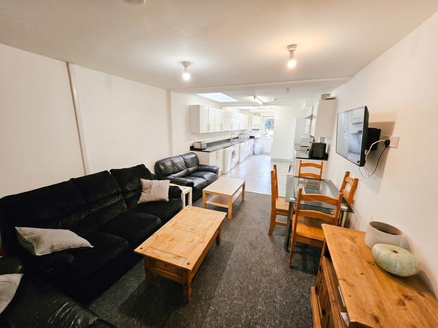 5 bed house — Exeter Road, Selly Oak