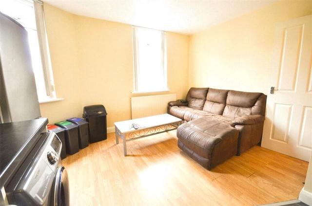 3 bed apartment — Davenport Avenue, Withington