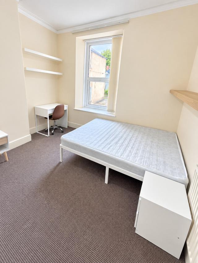 12 bed house — Glynrhondda Street, Cathays