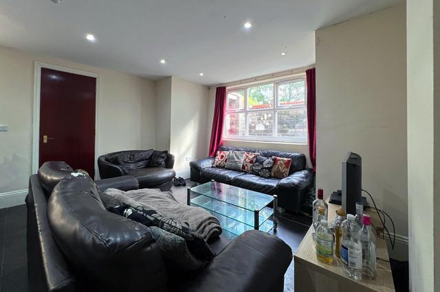 9 bed house — Hyde Park Road, Hyde Park