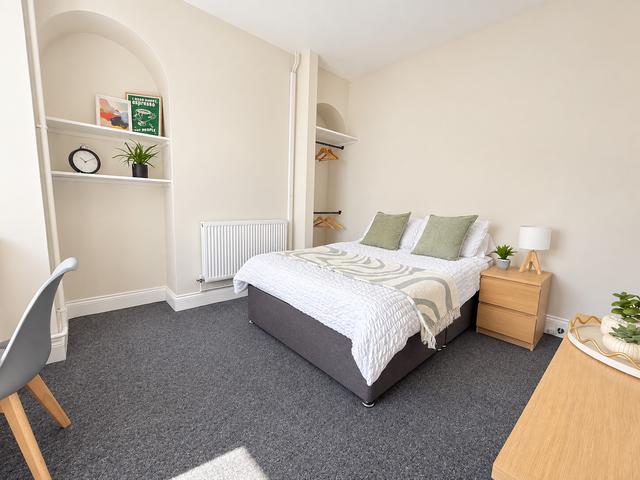 4 bed house — Danygraig Road, Port Tennant