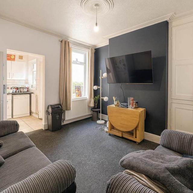 3 bed house — Clementson Road, Crookes