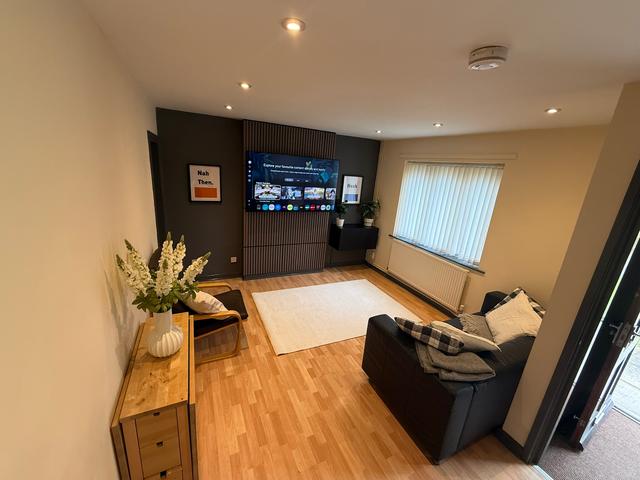4 bed house — Broom Walk, Broomhall