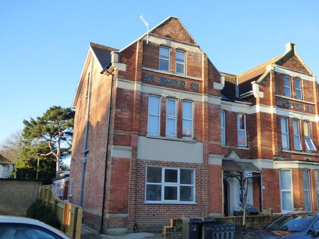 3 bed apartment — Parkwood Road, Boscombe