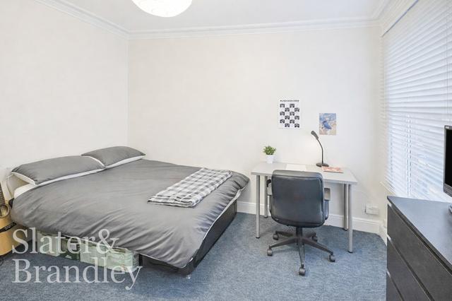 2 bed apartment — Chaworth Road, West Bridgford