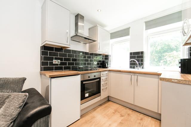 3 bed apartment — Hartley Avenue, Woodhouse