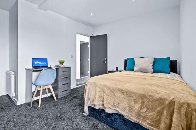 11 bed house — Walter Road, Uplands