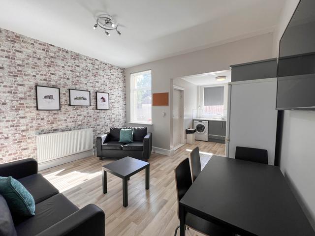 4 bed house — Shoreham Street, Highfield