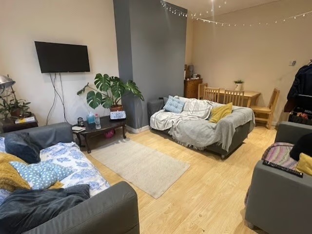 13 bed house — Ash Road, Headingley