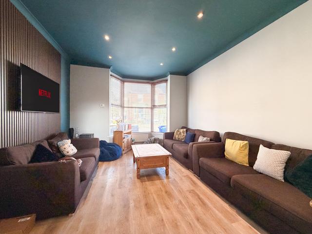 8 bed house — Crookesmoor Road, Crookesmoor