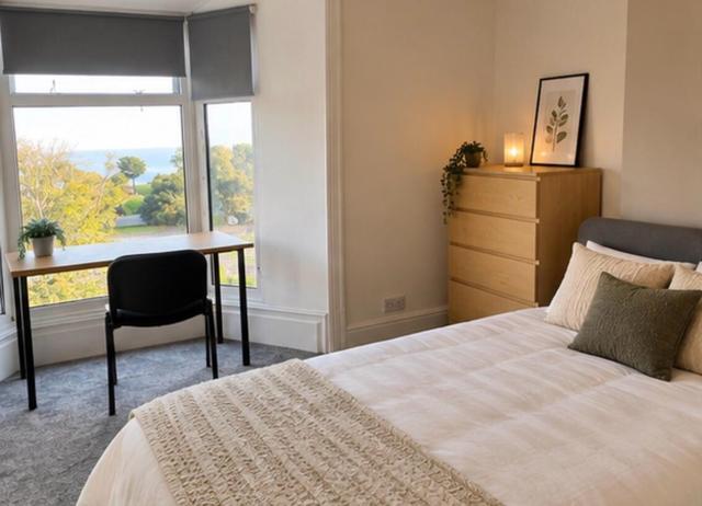 10 bed house — Bryn Road, Brynmill