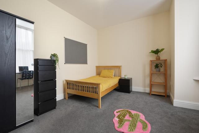 6 bed apartment — 22 Victoria Road, Broomhall