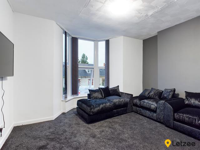 8 bed house — Bryn Road, Brynmill