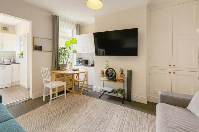 4 bed house — Clementson Road, Crookesmoor
