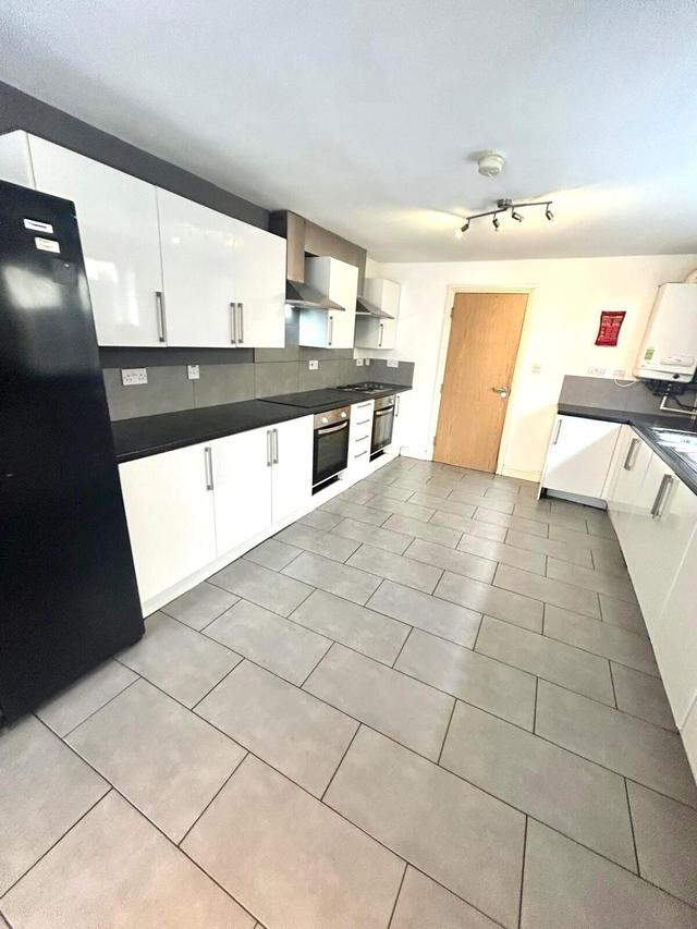 11 bed house — Llanbleddian Gardens, Cathays