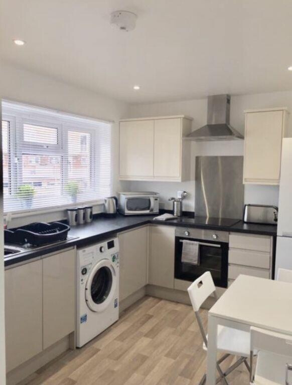 3 bed apartment — Cowick Street, City Centre