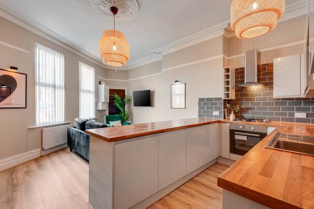 5 bed house — Smithdown Road, Wavertree
