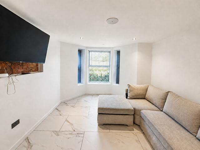 9 bed house — Walter Road, Uplands
