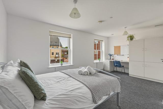 3 bed apartment — Swift Court, City Centre