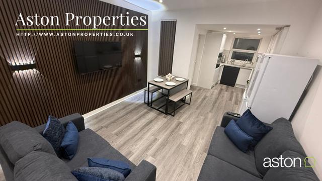 5 bed house — Hartley Grove, Woodhouse