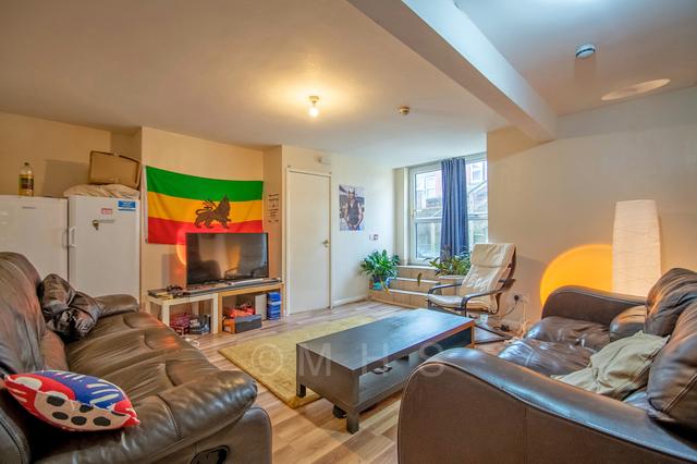 8 bed house — Richmond Mount, Hyde Park