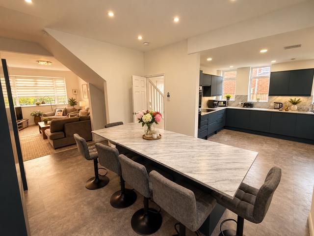 6 bed house — Bad Bargain Lane, Heworth
