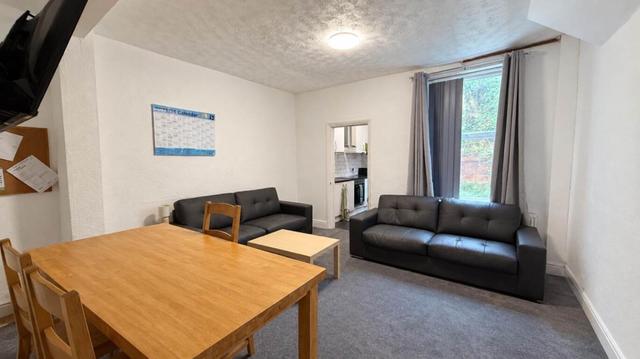 6 bed house — Springvale Road, Crookes