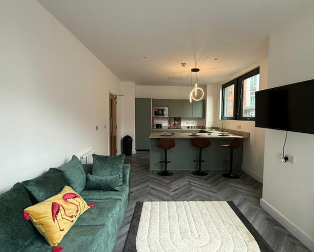 3 bed apartment — Alfreton Road, Arboretum