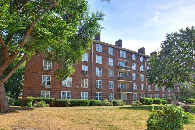 3 bed apartment — Welland Street, Greenwich