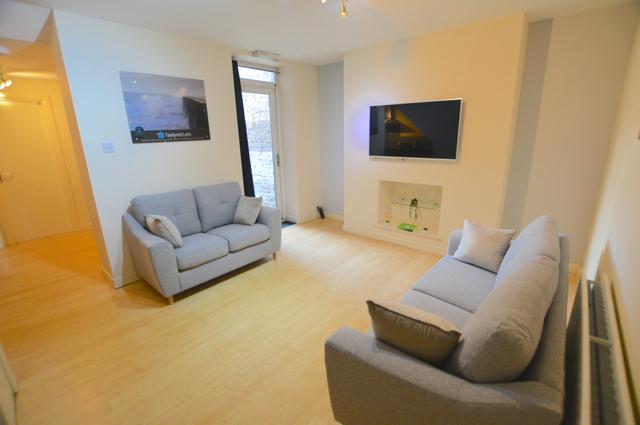 6 bed house — Meldon Terrace, Heaton