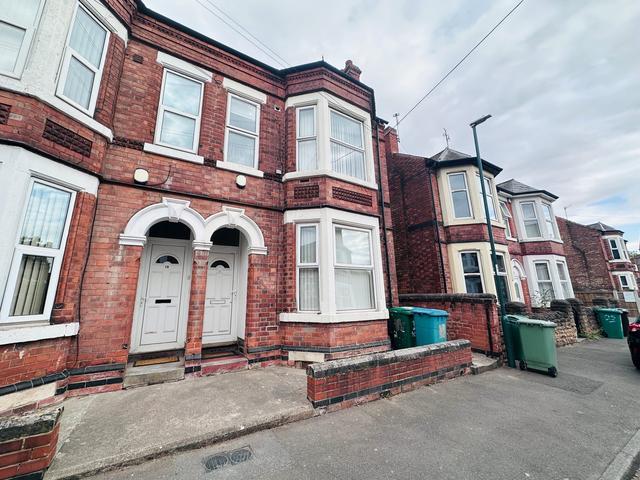 5 bed house — Gloucester Avenue, Lenton