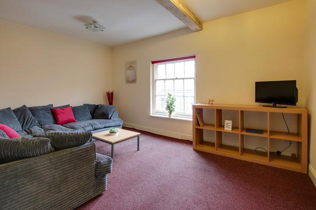 4 bed house — Millstone Lane, City Centre