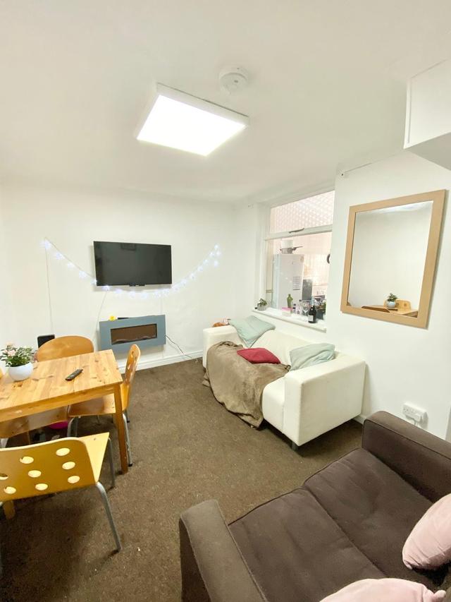 4 bed house — Hoopern Street, City Centre