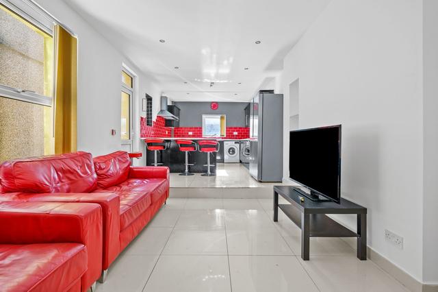 7 bed house — Bernard Street, Uplands