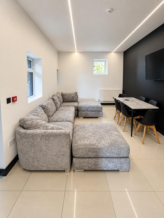 8 bed house — Bryn Road, Brynmill