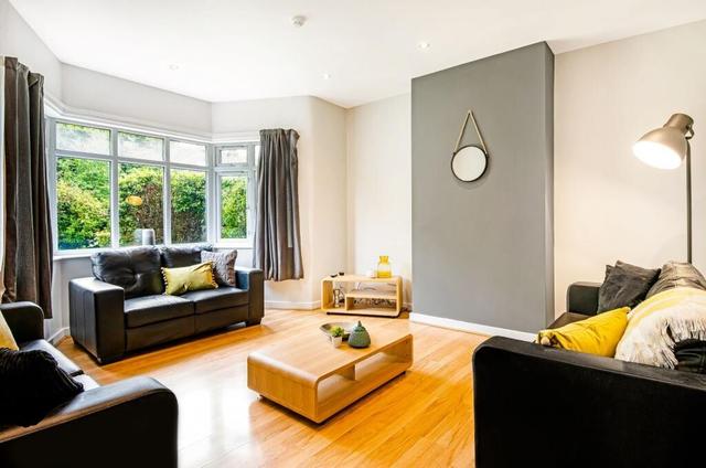 6 bed house — St. Anns Lane, Headingley